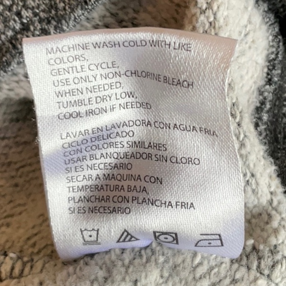 Weatherproof Gray Crewneck Sweater with Ribbed Details - Picture 8 of 8